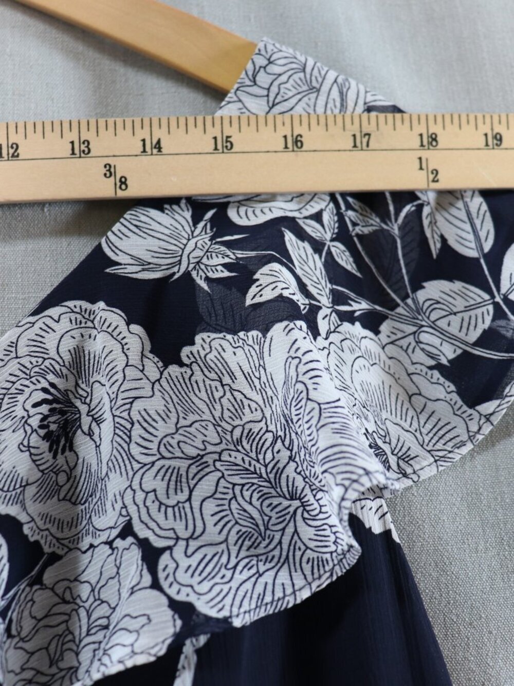 Laura Plus Dress Womens 16P Navy White Chiffon Ruffle Floral Midi 18 Plus - Picture 8 of 14